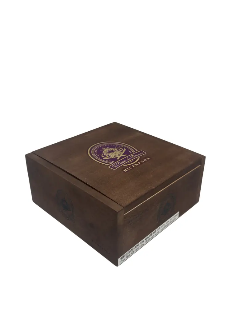 el-titan-de-bronze-nicaragua-toro-box-angle.webp