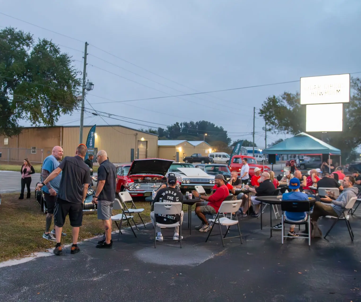 Customers enjoying cigars outside at Cigar Circus tables — ACT V Crowd Favorite