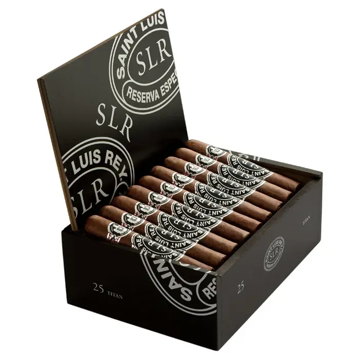 saint-luis-rey-classic-titan-open-box-display.webp