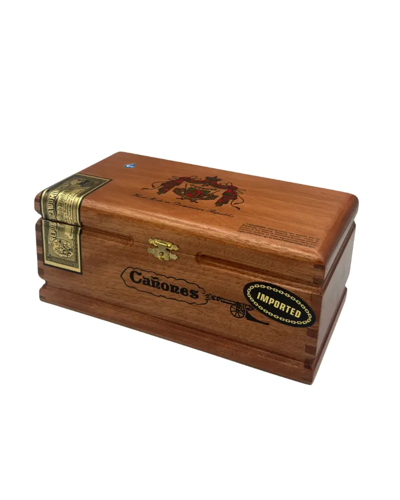 arturo-fuente-gran-reserva-canones-natural-box-closed-angle.png.webp