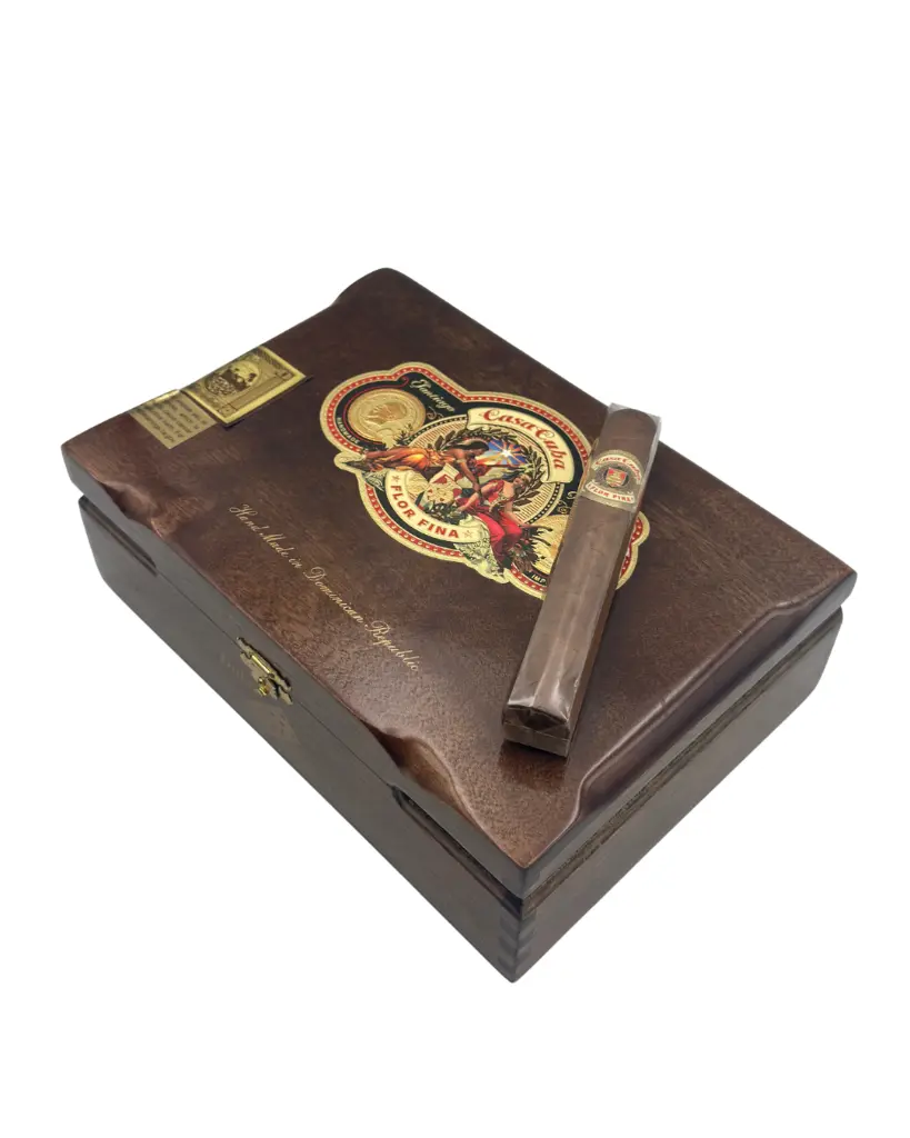 casa-cuba-flor-fina-doble-cinco-natural-box-closed-with-cigar.webp
