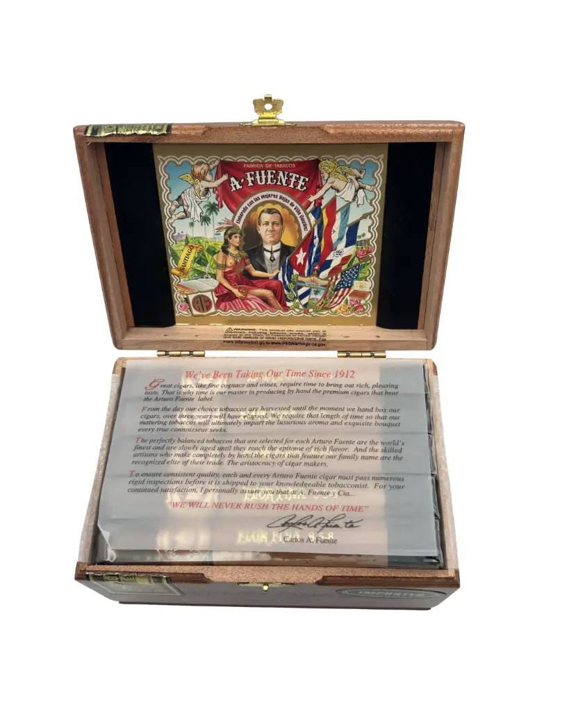 arturo-fuente-flor-fina-858-natural-box-open-display.webp