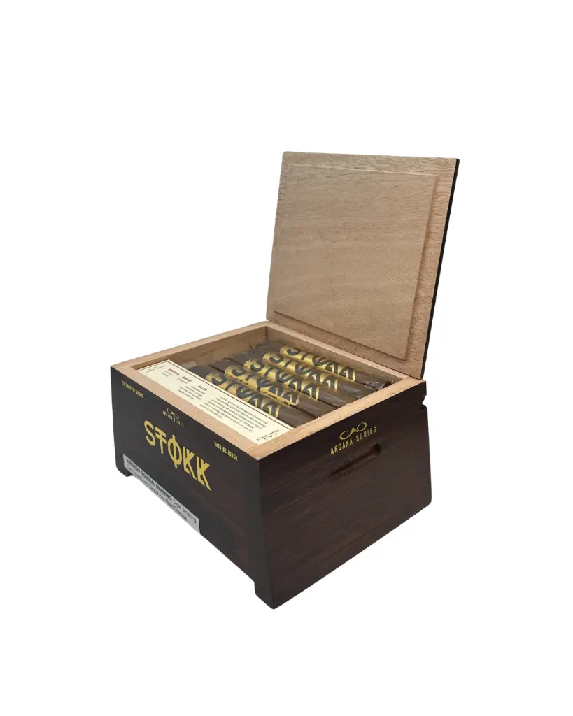 cao-arcana-stokk-belicoso-open-box (4).webp