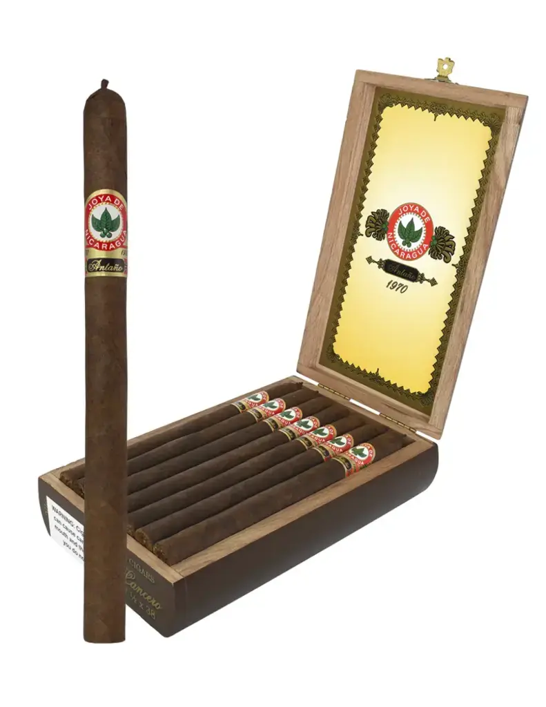 joya-de-nicaragua-antano-lancero-cigar-and-box-open.webp