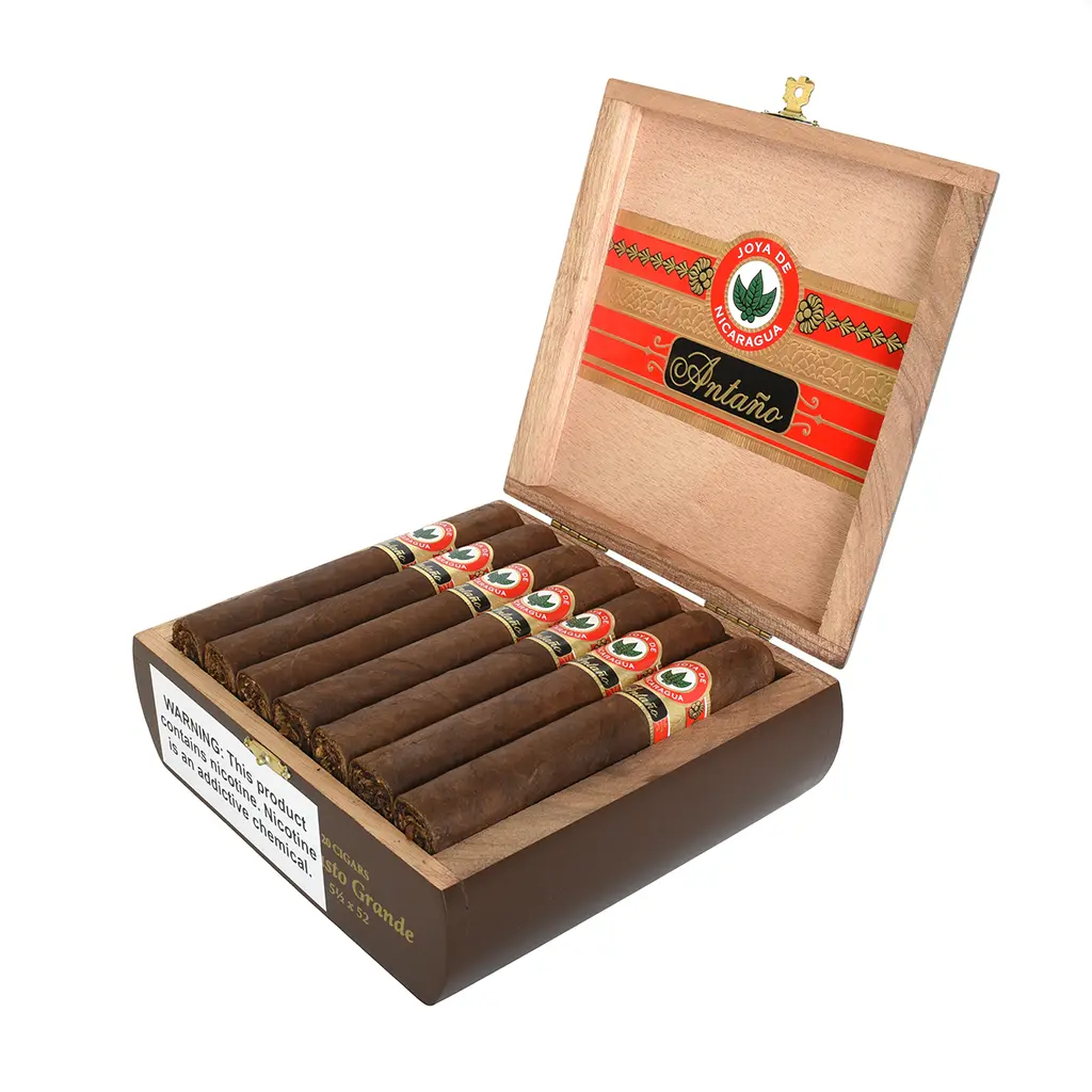 joya-de-nicaragua-antano-1970-robusto-grande-open-box-display.webp
