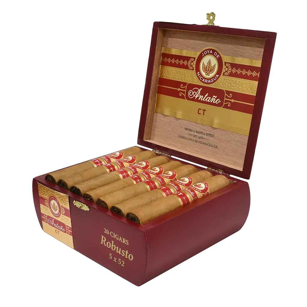 joya-de-nicaragua-antano-ct-robusto-box-open-display.webp