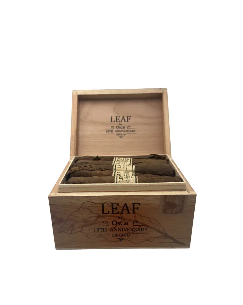 leaf-by-oscar-10th-anniversary-criollo-toro-open-box (1).webp