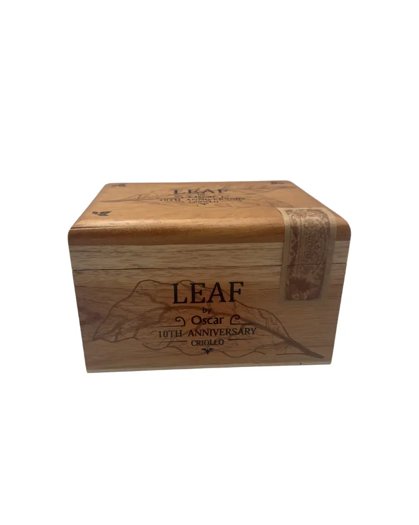 leaf-by-oscar-10th-anniversary-criollo-toro-box-closed-front (2).webp