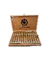stillwell-star-aromatic-dulce-claro-toro-open-box-angled.webp