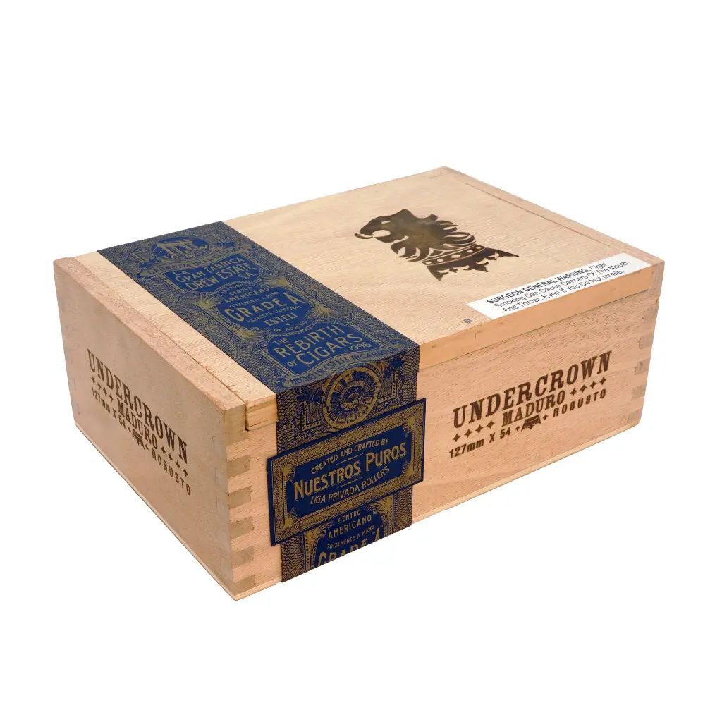 undercrown-maduro-robusto-box-closed-angle.webp