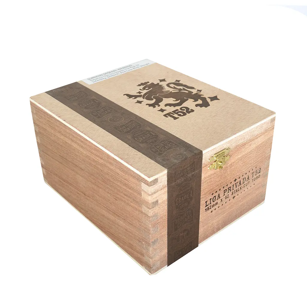 liga-privada-t52-toro-box-closed-alt.webp
