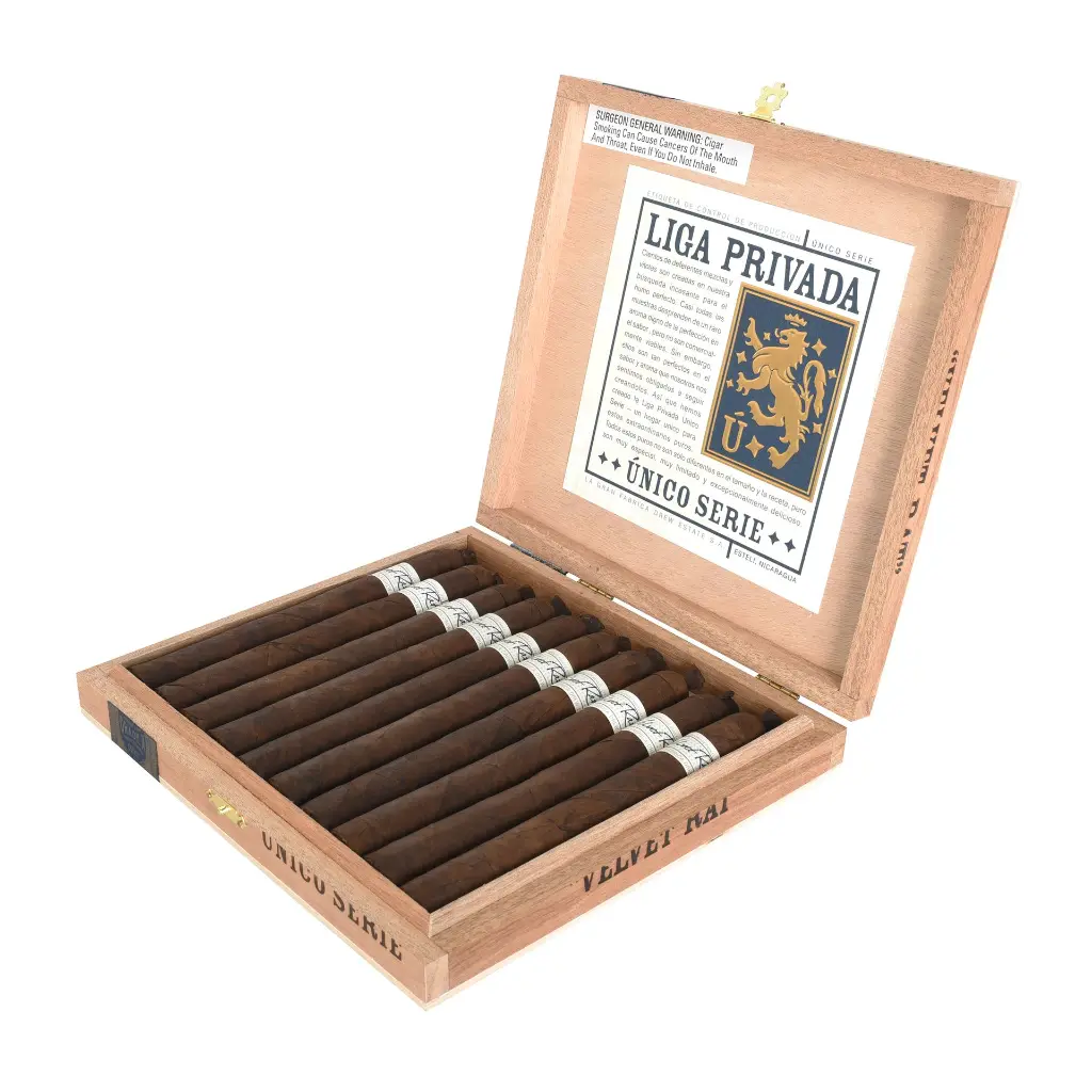 liga-privada-unico-velvet-rat-lonsdale-box-open.webp
