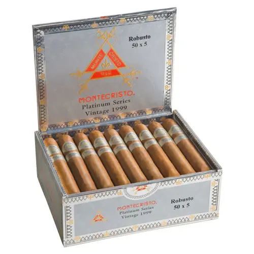 montecristo-platinum-series-robusto-open-box.webp