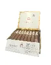 montecristo-white-toro-open-box-display.webp